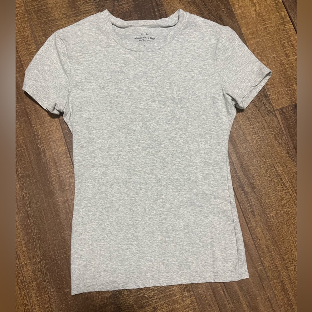 Abercrombie essential tuckable tee